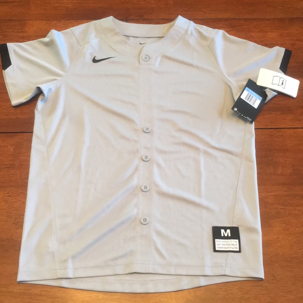 Boys medium baseball jersey. Nike. Short sleeves.
